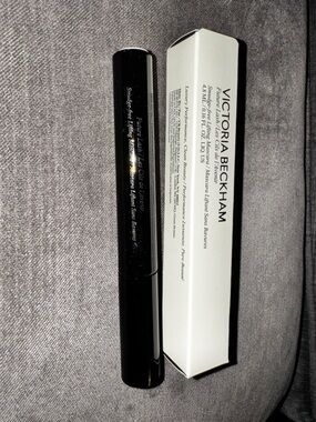 Victoria Beckham Future Lash Mascara Lifting Smudge-Free Black 4.8mL 0.16oz